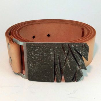 PánskPánský kožený pásek s přezkou z betonu, široký 4 cm, hnědýý kožený opasek s přezkou z betonu